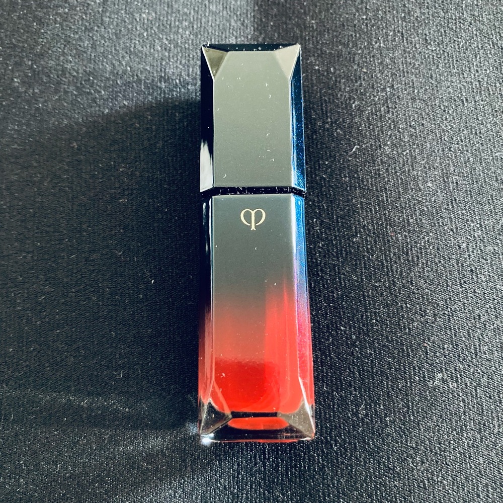 CLÉ de PEU - Radiant Liquid Rouge - #18 Ruby Red - BRAND NEW!
